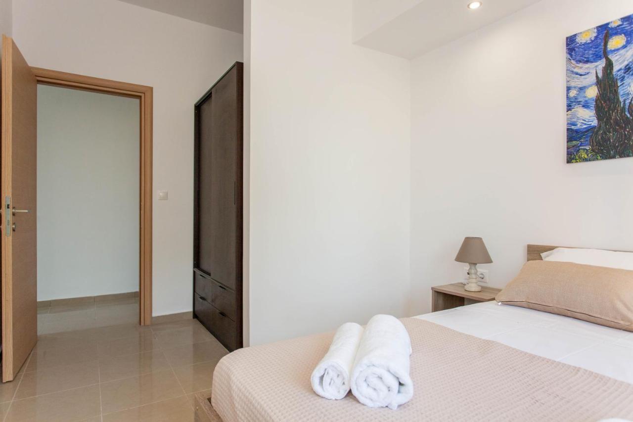 Hillside Seaview Apartment สตาโลส ภายนอก รูปภาพ