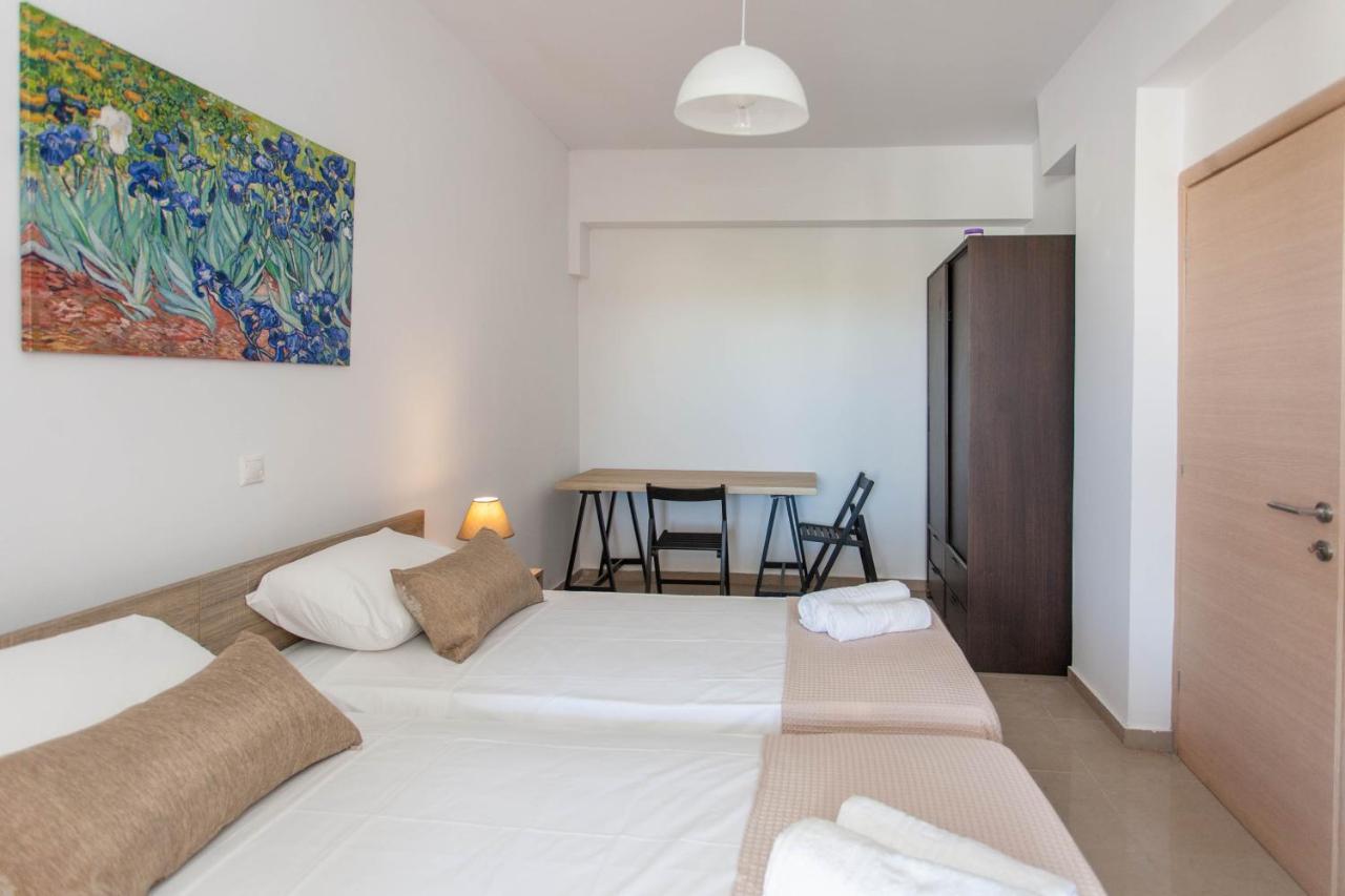 Hillside Seaview Apartment สตาโลส ภายนอก รูปภาพ