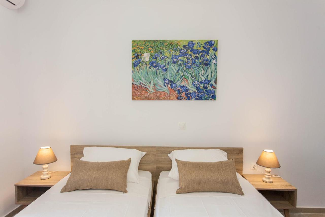 Hillside Seaview Apartment สตาโลส ภายนอก รูปภาพ
